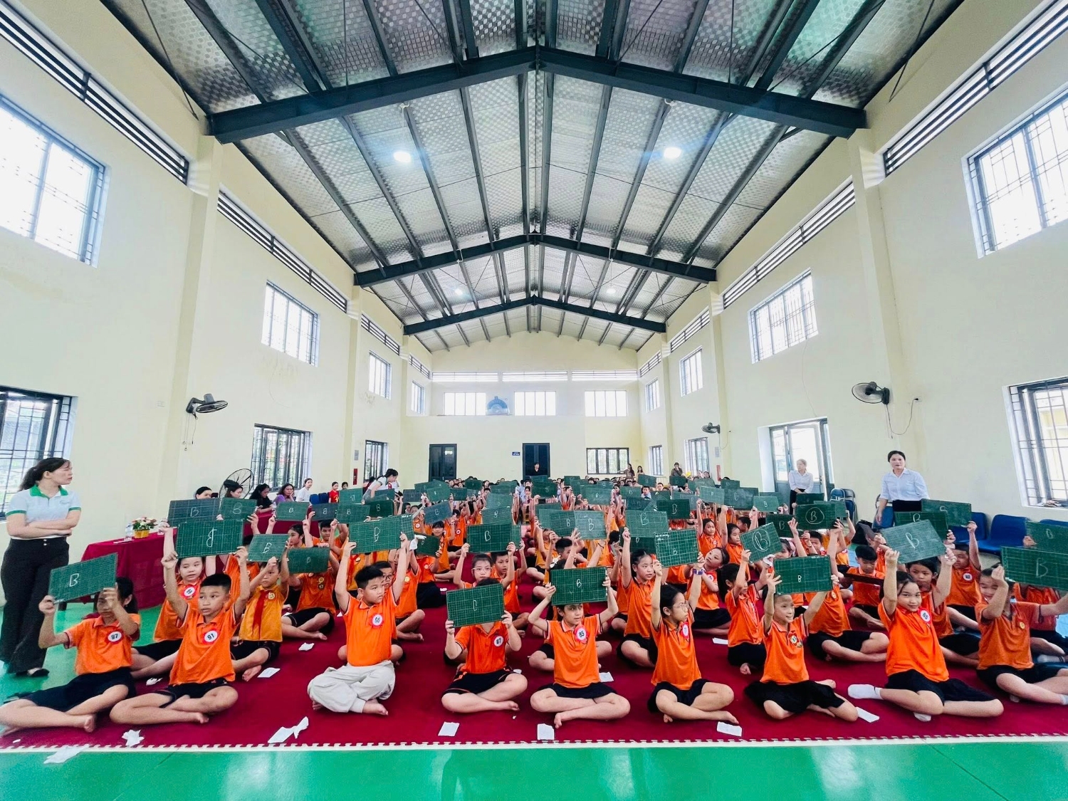 SÂN CHƠI TIẾNG ANH “WHO IS A MILLIONAIRE?” DÀNH CHO HỌC SINH KHỐI 4 – 5 TRƯỜNG TIỂU HỌC VINH TÂN