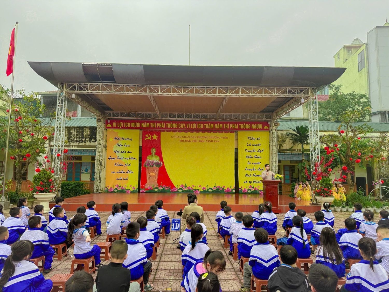 Chào tuần mới – Sinh hoạt dưới cờ