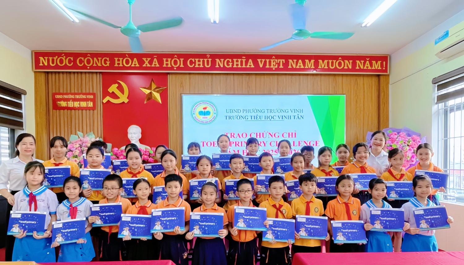 TRAO CHỨNG CHỈ TOEFL PRIMARY CHALLENGE – NIỀM TỰ HÀO CỦA HỌC SINH TRƯỜNG TIỂU HỌC VINH TÂN